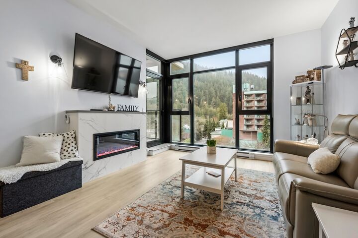 Property Photo: 120 Esplanade Avenue 608 BC V0M 1K0