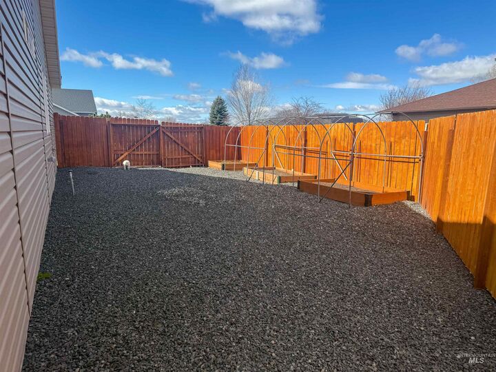 Property Photo:  933 Applewood Dr  ID 83316 