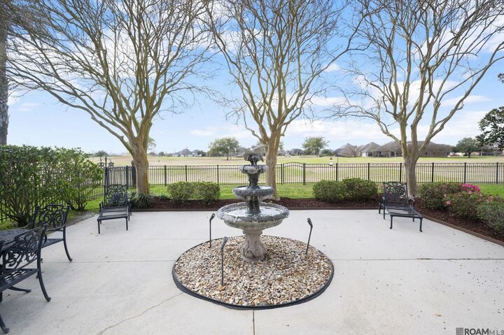 Property Photo: 6191 Breeze Point Dr LA 70737