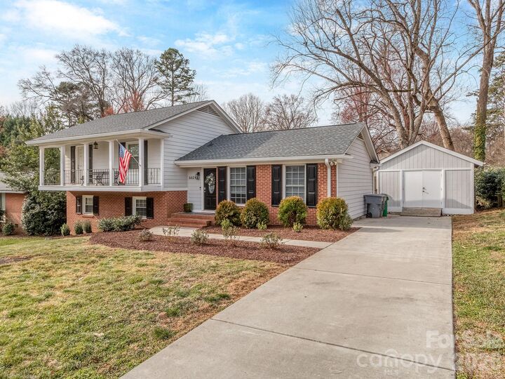 Property Photo:  6624 Sunview Drive  NC 28210 