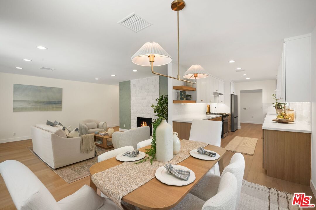 Property Photo:  13111 Magnolia Blvd  CA 91423 