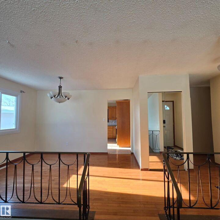 Photo de la propriété:  3105 130A Avenue NW  AB T5A 3B6 