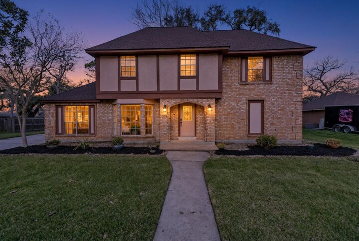 Property Photo: 105 Poinciana Street Street TX 77566