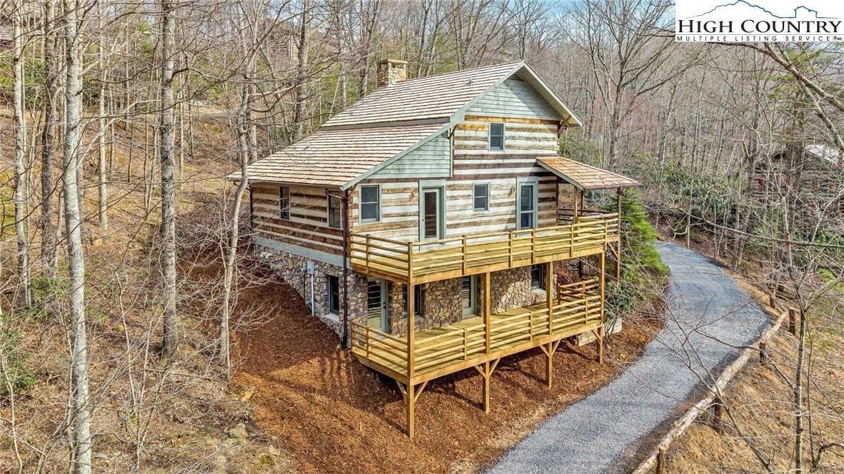 Property Photo:  372 Homestead Road  NC 28684 