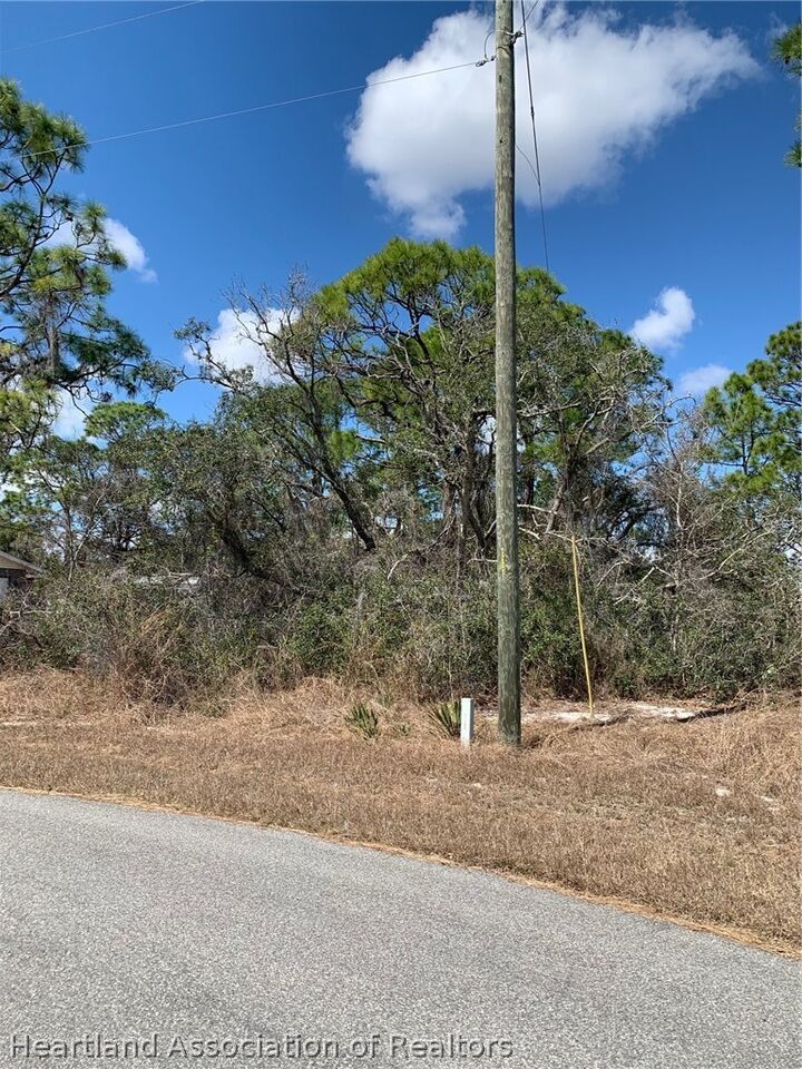 Property Photo:  223 E Canal Way NE  FL 33852 