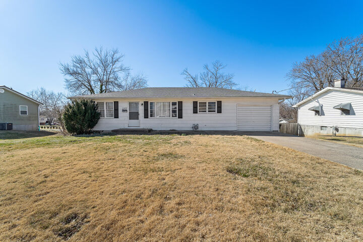 Property Photo:  1107 Chippewa Drive  MO 65251 
