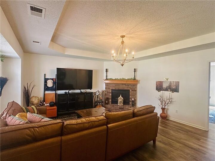 Property Photo:  727 Country Lane  MO 64083 