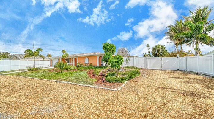 Property Photo:  1514 Pamela Street  FL 34275 