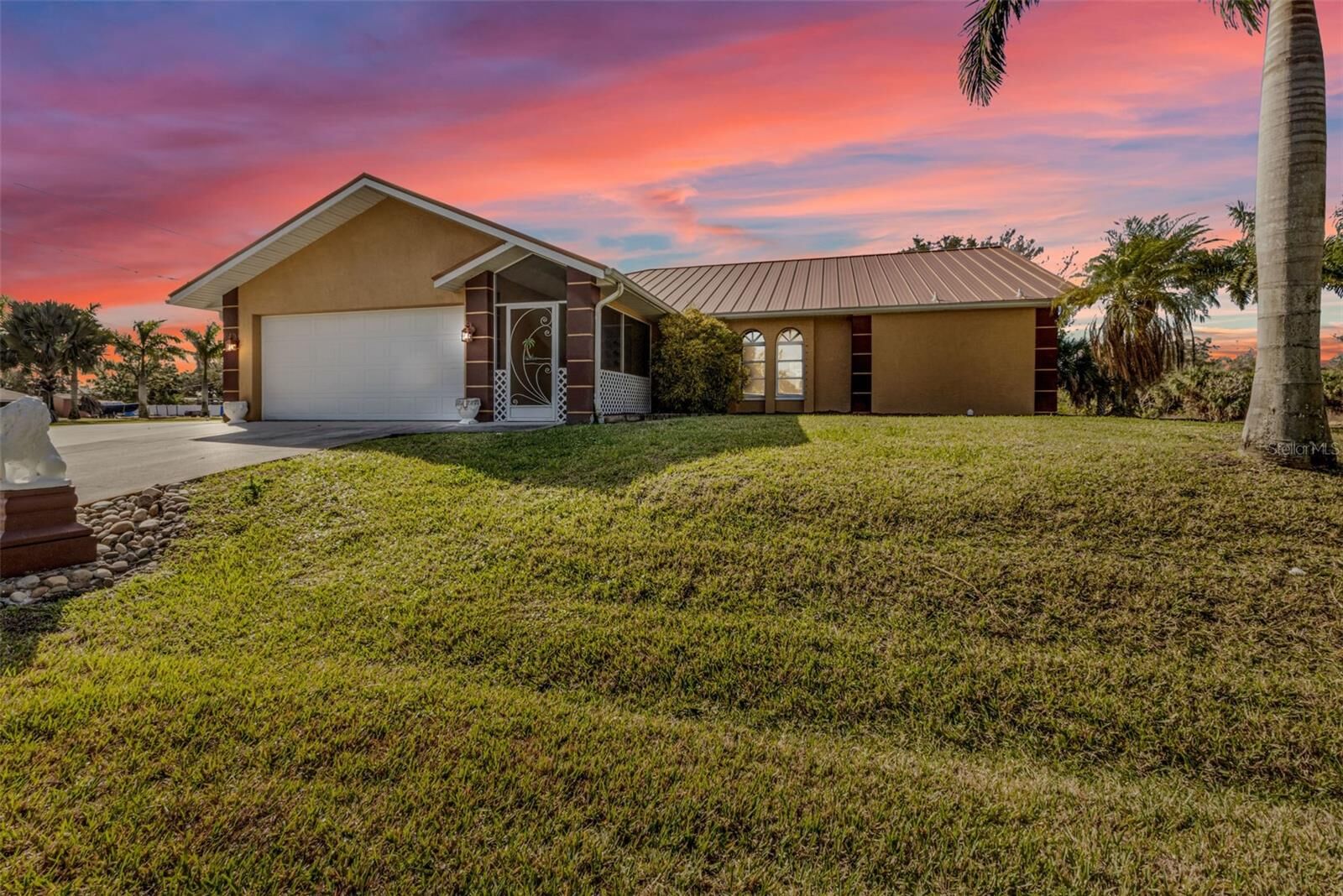 Property Photo:  27019 Shanahan Lane  FL 33983 