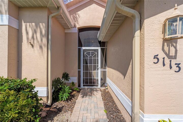 Property Photo:  5113 Flagstone Drive  FL 34238 