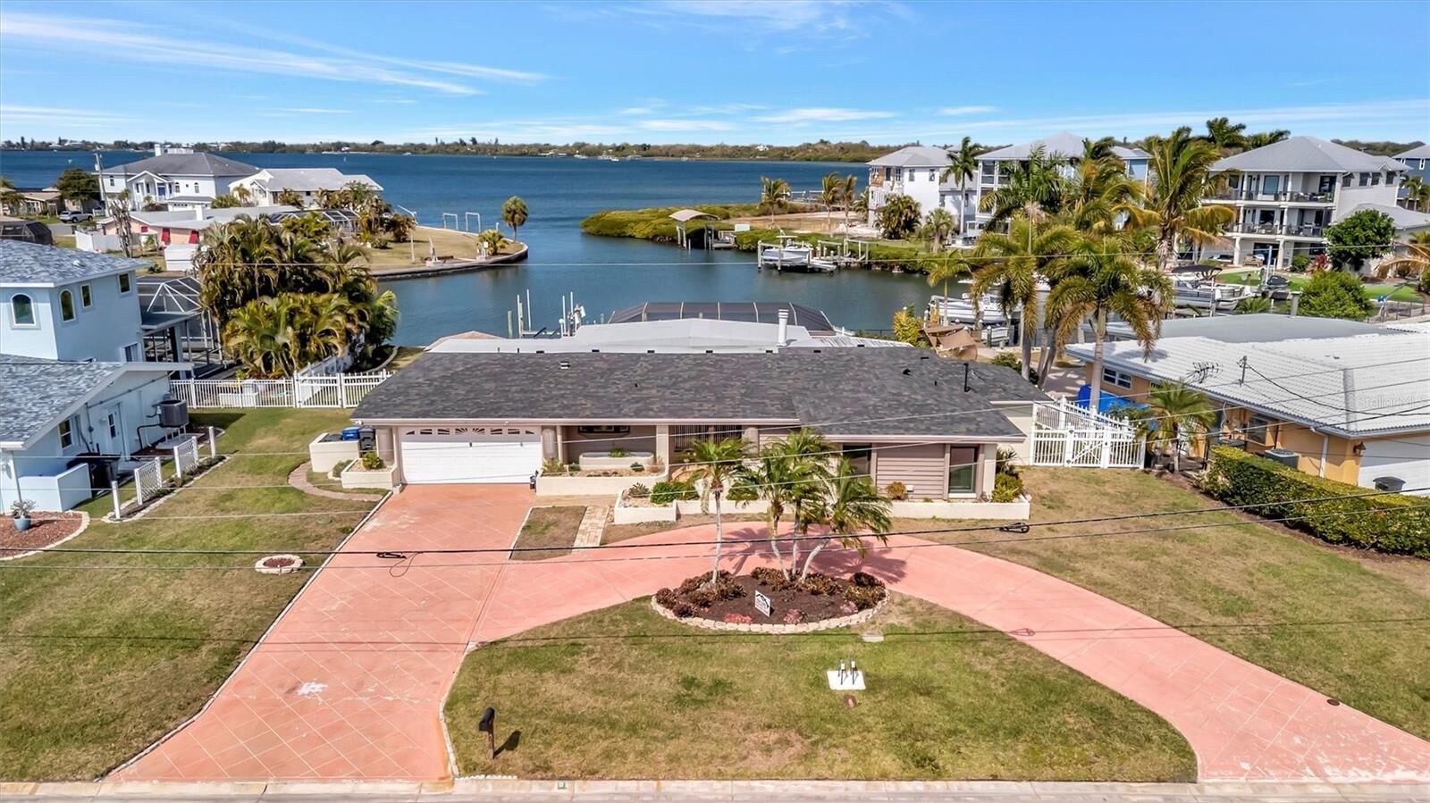 Property Photo:  5403 Palmetto Point Drive  FL 34221 