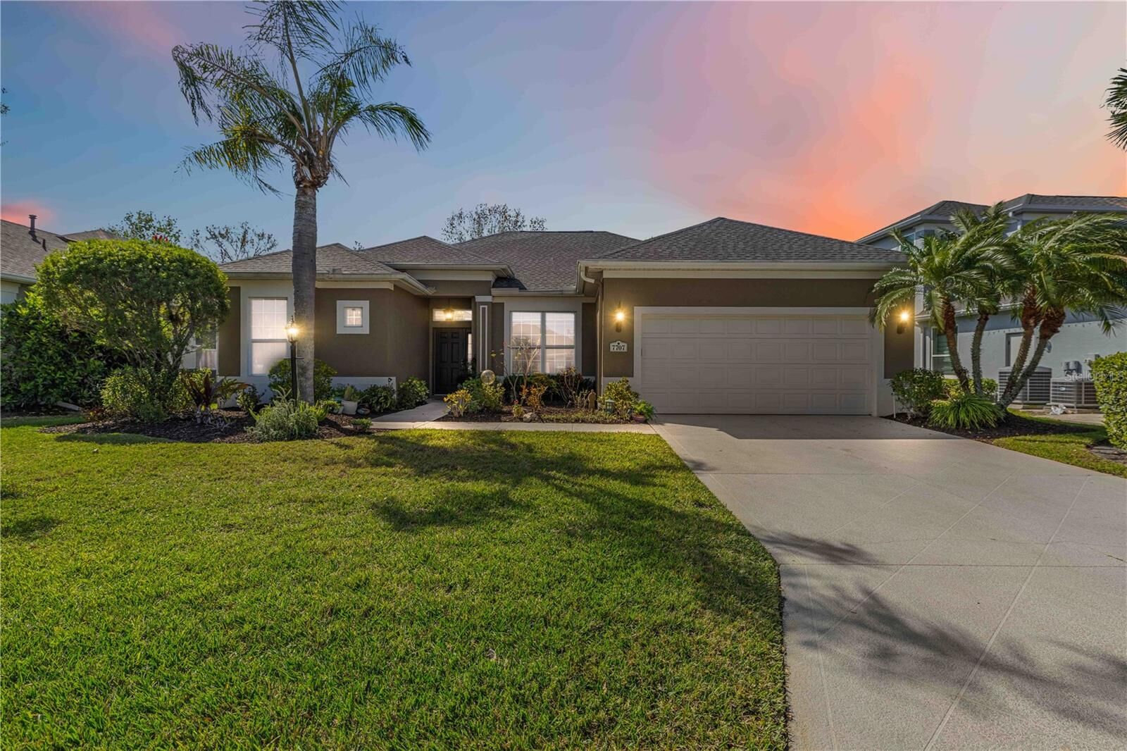 Property Photo:  7707 Ashley Circle  FL 34201 