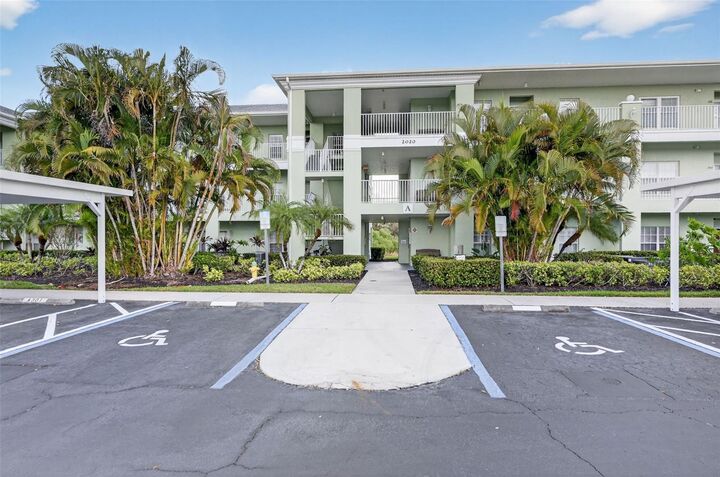 Property Photo:  2020 Willow Hammock Circle 304  FL 33983 