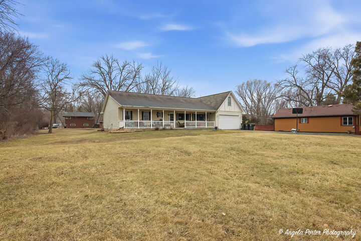 Property Photo:  25423 W Highwoods Drive  IL 60002 