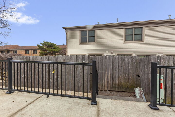 Property Photo: 1776 Bristol Walk IL 60169