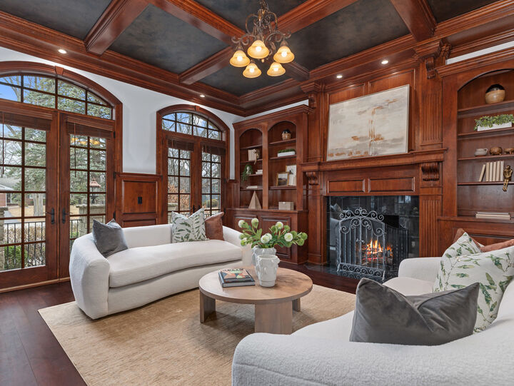 Property Photo:  712 E Hillside Road  IL 60540 