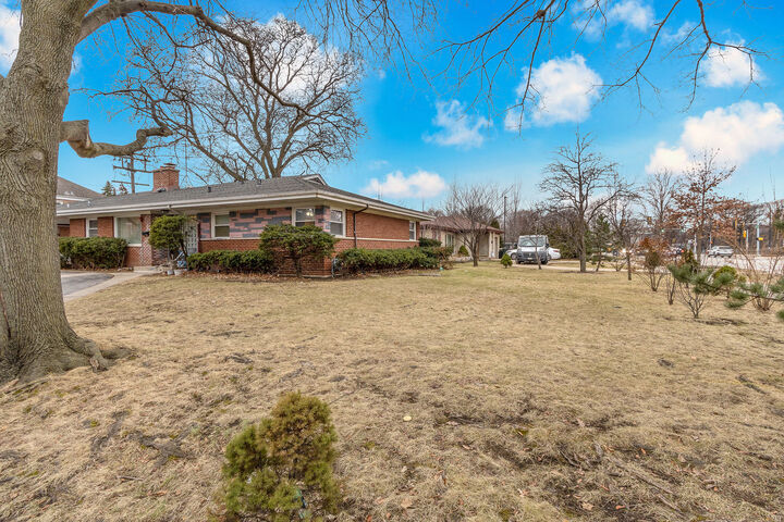 Property Photo:  6756 N Keating Avenue  IL 60712 