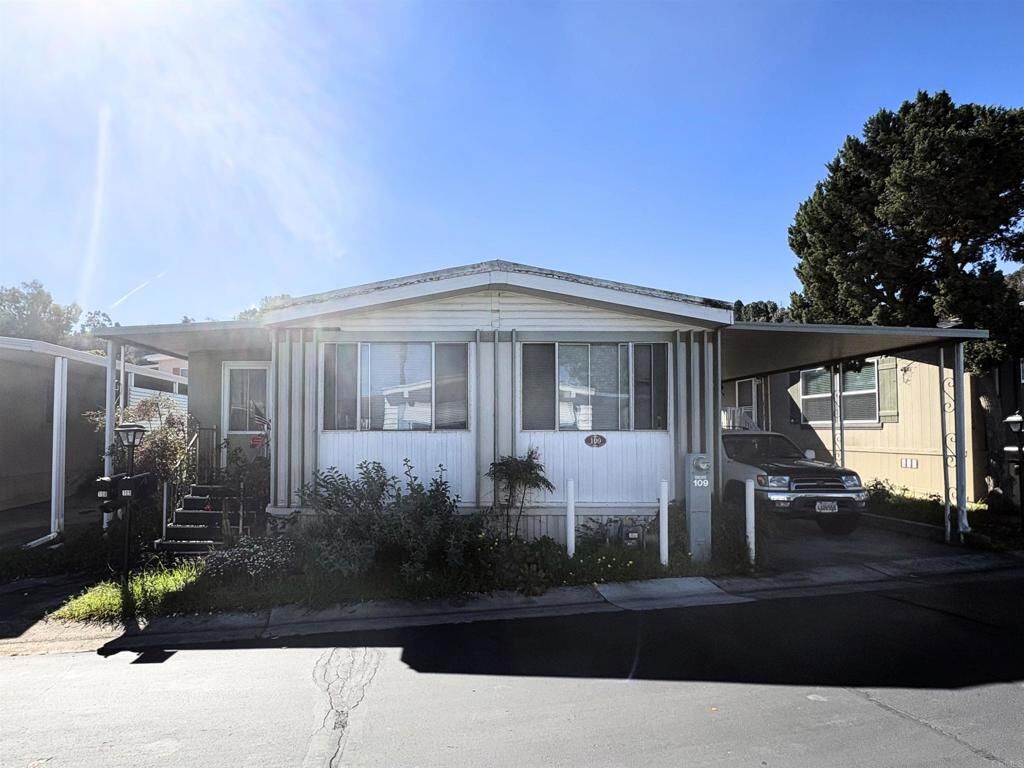 Property Photo: 1440 S Orange Avenue 109 CA 92020
