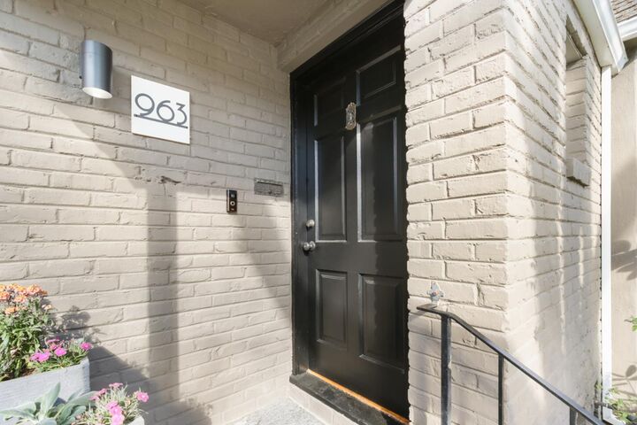 Property Photo:  963 Robertson Way  CA 95818 