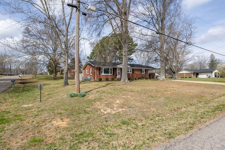 Property Photo:  506 Oakwood Dr  TN 38464 