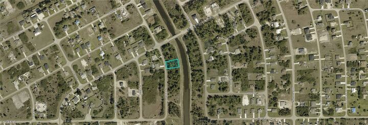 Property Photo:  419 Paulcrest Avenue  FL 33974 