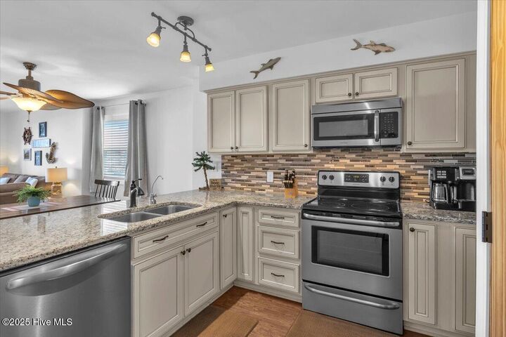 Property Photo:  601 Canal Drive Unit 6  NC 28428 