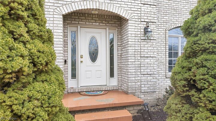 Property Photo:  2031 Celestial Drive NE  OH 44484 