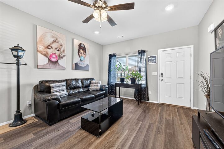 Property Photo:  2961 W Maclaren Street  AR 72704 