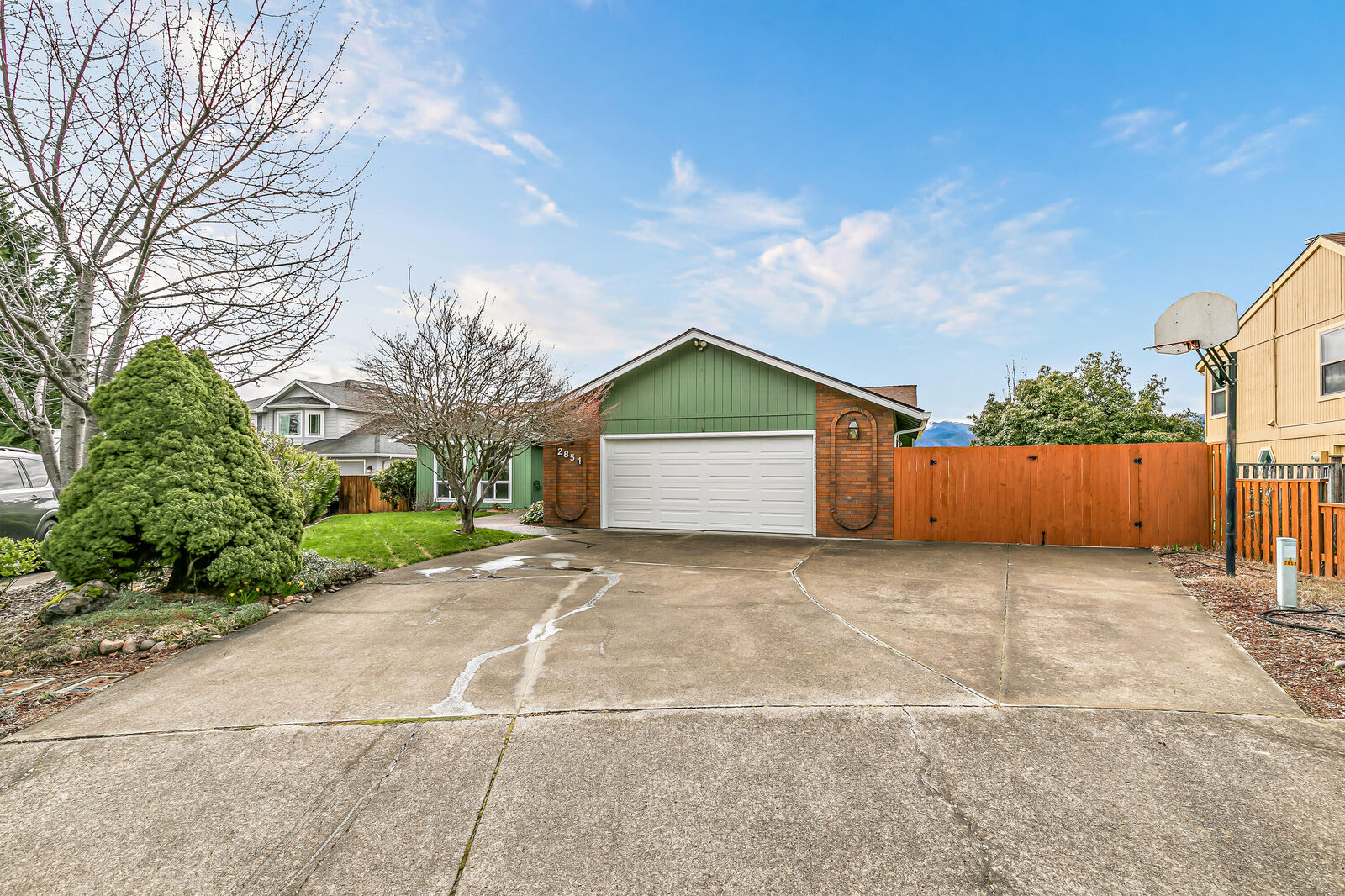 Property Photo:  2854 Yvonne Road  OR 97504 