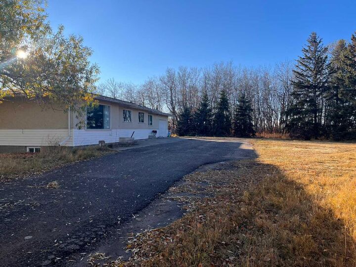 Property Photo:  58032 Range Road 101  AB T0A 3A0 