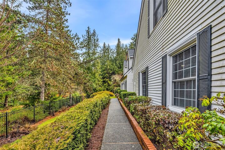 Property Photo:  21609 NE 4th Street  WA 98074 