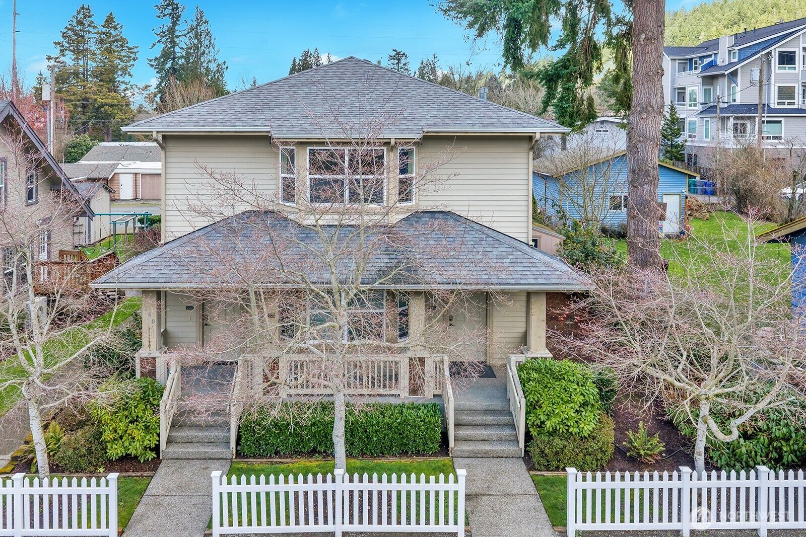 Property Photo:  260 SE Andrews Street  WA 98027 