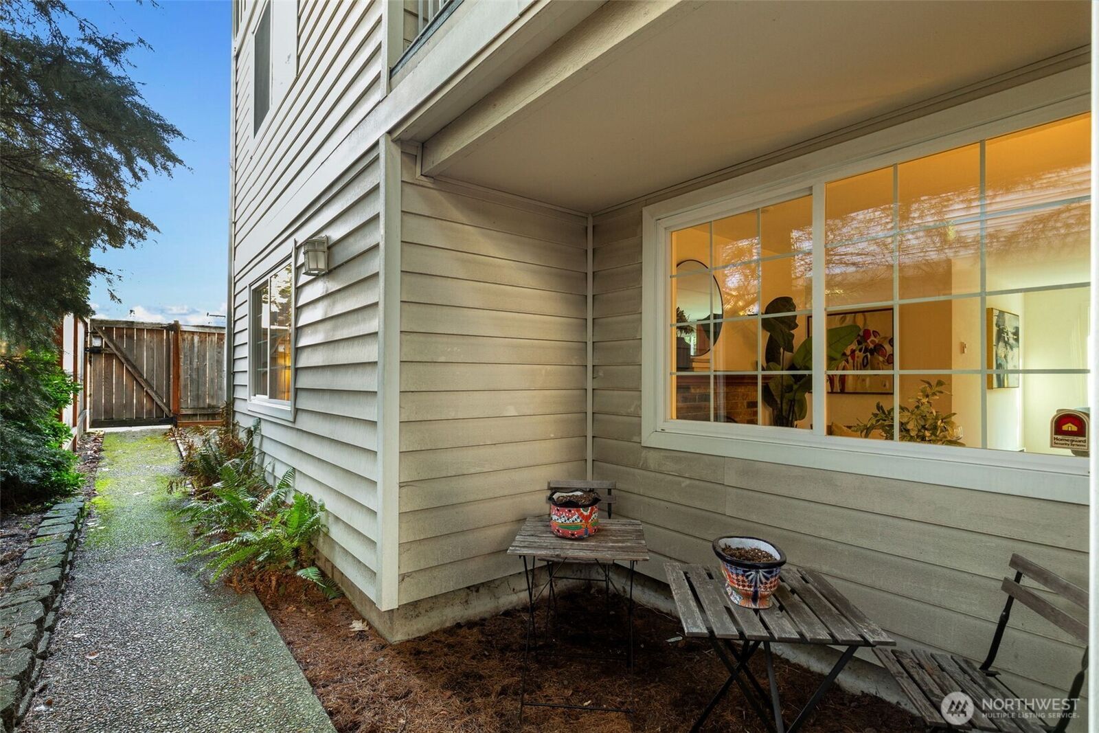 Property Photo:  633 NW 85th Street 101  WA 98117 