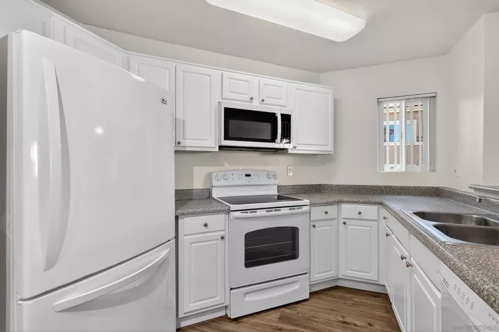 Property Photo:  7545 Charmant Dr 1307  CA 92122 