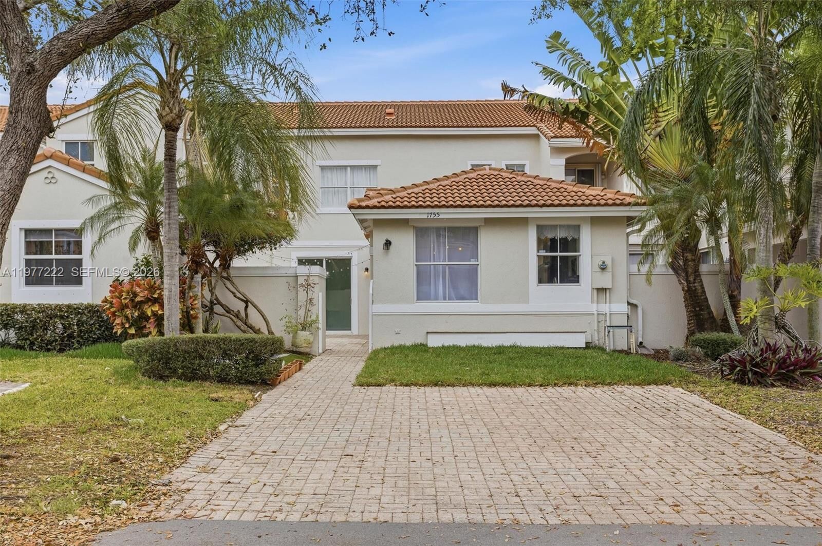 Property Photo:  1755 Seagrape Way  FL 33019 