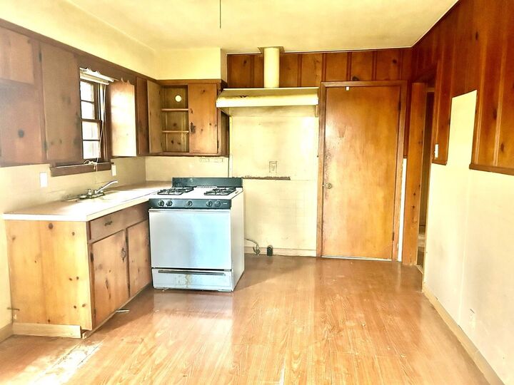 Property Photo:  9122 Tulane Rd  TX 77630 