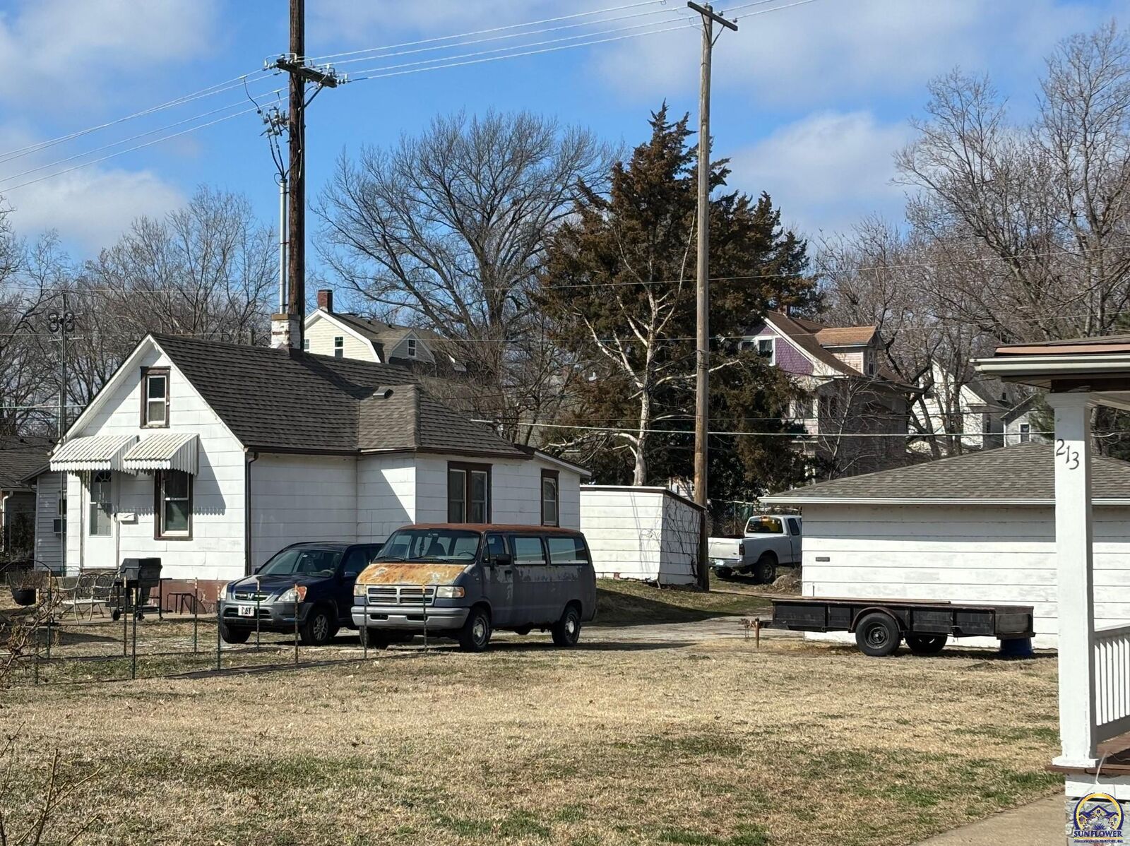 Property Photo:  221 SW Van Buren St  KS 66603 