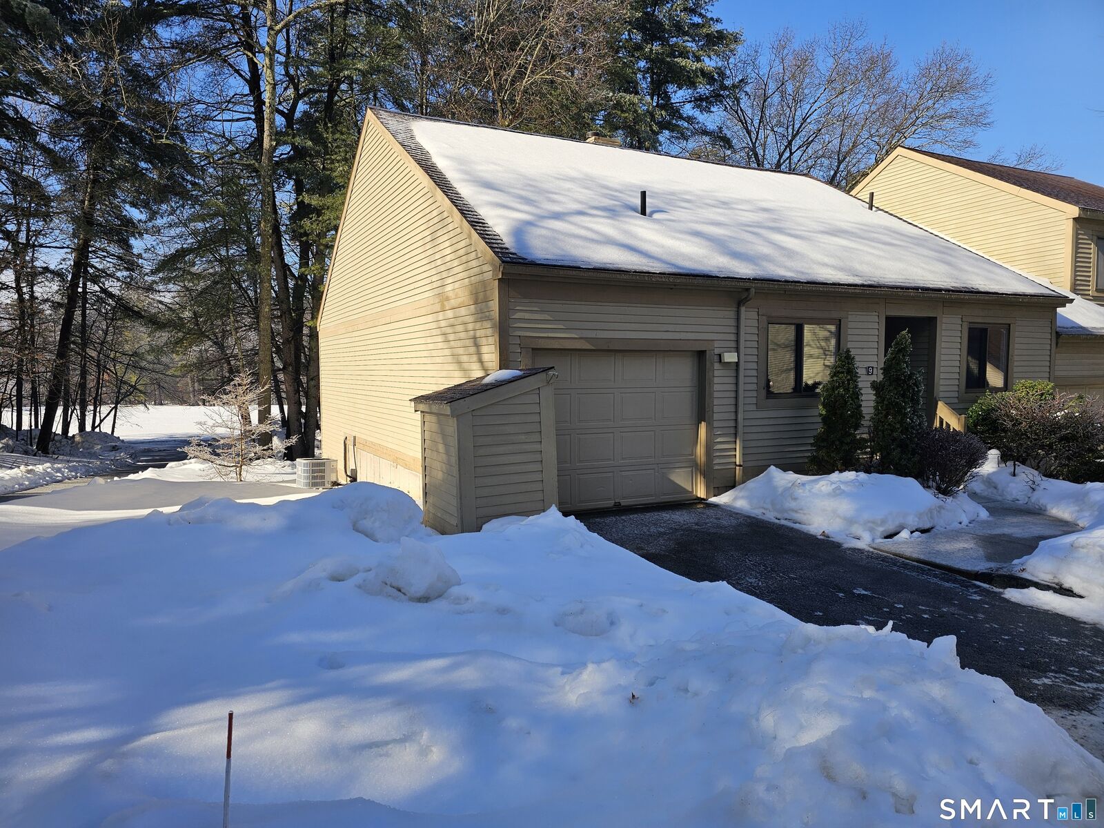 Property Photo:  9 Putnam Lane 9  CT 06001 