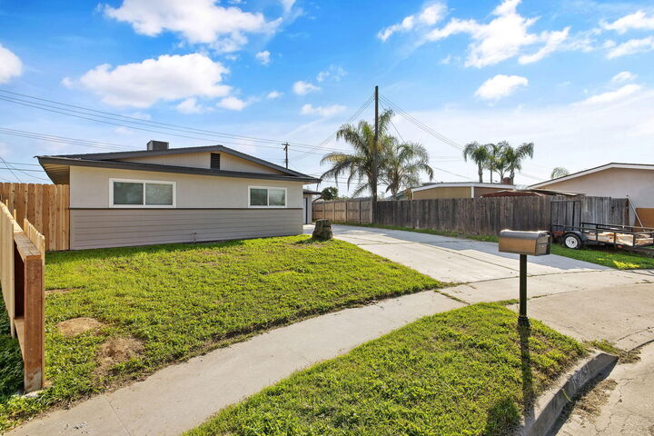 Property Photo:  1209 Neville Street  CA 93230 