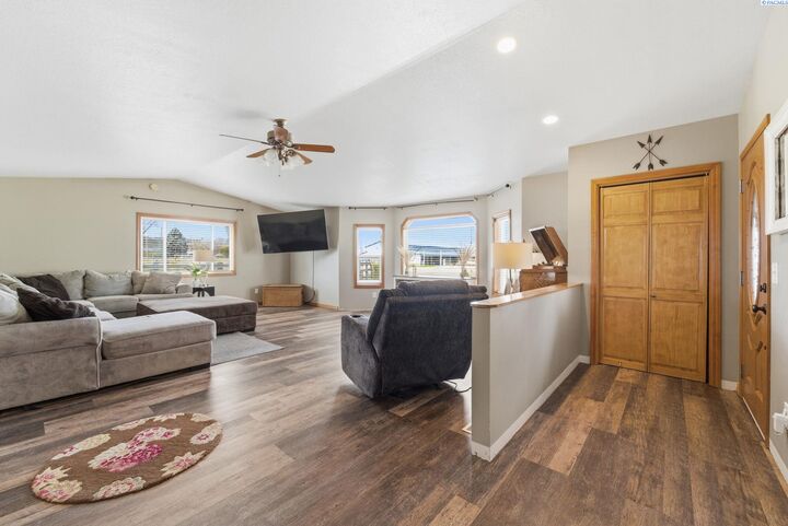 Property Photo:  5603 E Hamilton Rd  WA 99320 