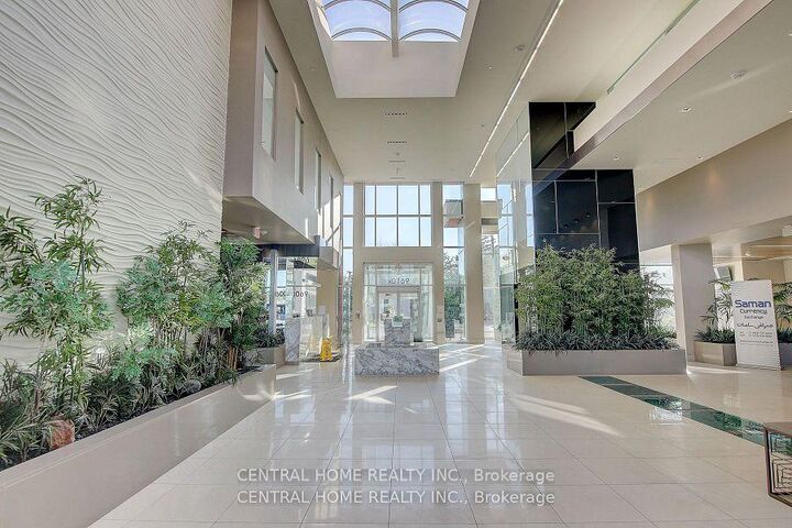 Property Photo: 9608 Yonge Street 911A ON L4C 1V6
