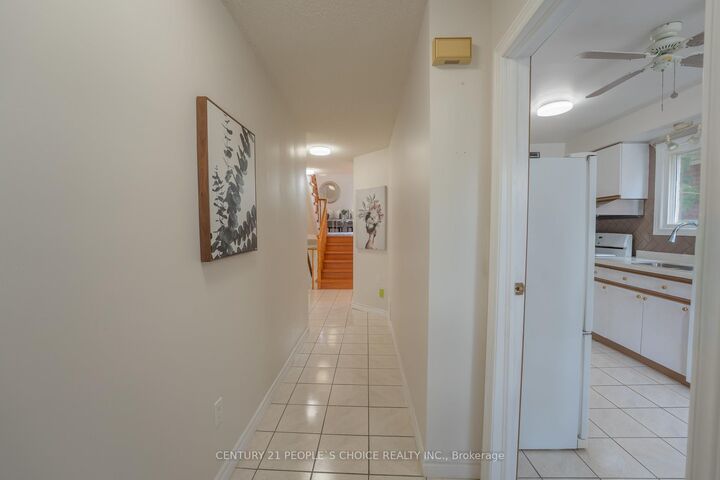 Photo de la propriété:  2247 Silverbirch Court  ON L7M 3H4 