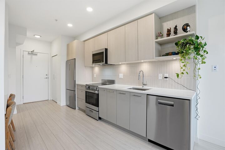Property Photo: 10777 138 Street 604 BC V3T 0T5