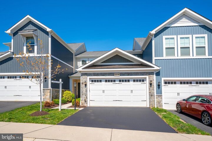 Property Photo:  23716 September Sun Square  VA 20148 