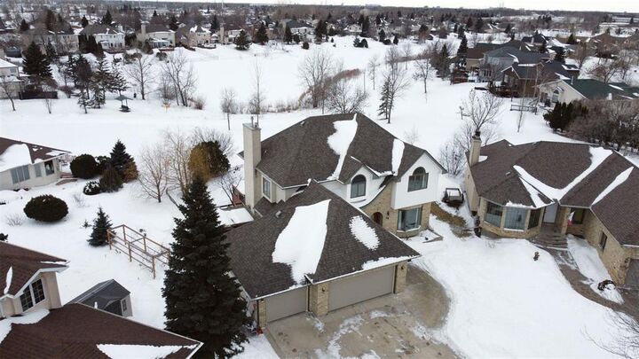 Property Photo:  24 Bluestem Cove  MB R2J 4C7 