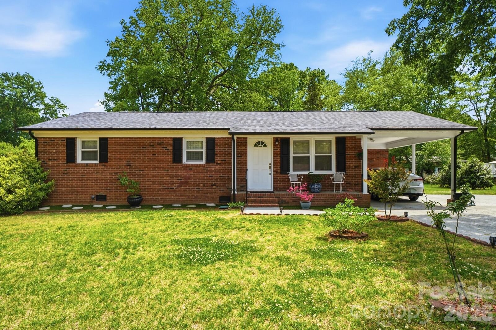 Property Photo:  324 Autumn Drive  NC 28075 