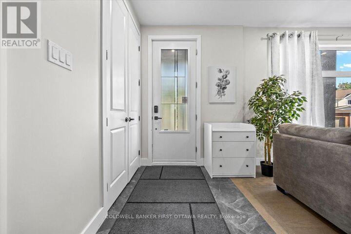 Property Photo:  22 Inverkip Avenue A  ON K1T 4B7 