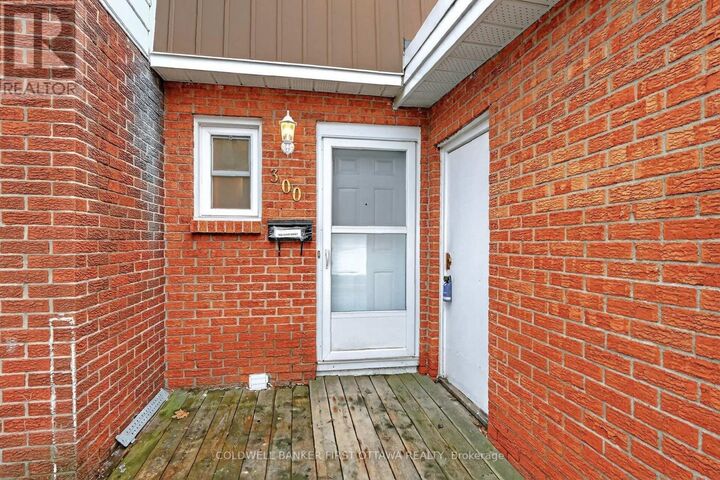 Property Photo:  300 Stone Quarry Private South  ON K1K 3Y2 