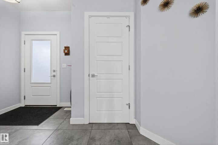 Property Photo:  2084 Graydon Hill Cr SW Crescent SW  AB T6W 4C7 