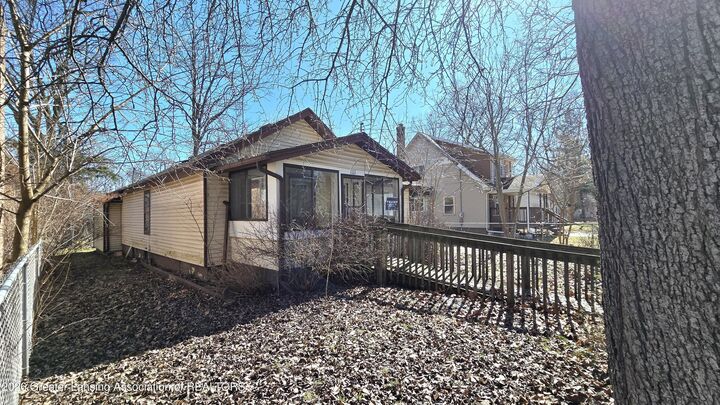 Property Photo:  1111 Regent Street  MI 48912 